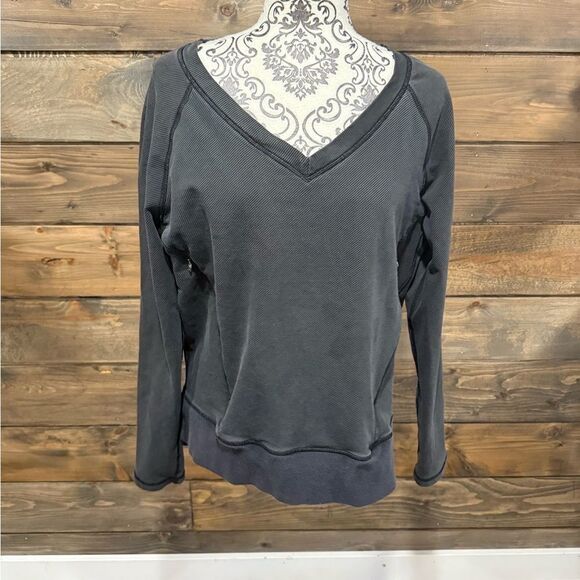 Lululemon V-Neck Gray Top - Picture 1 of 7